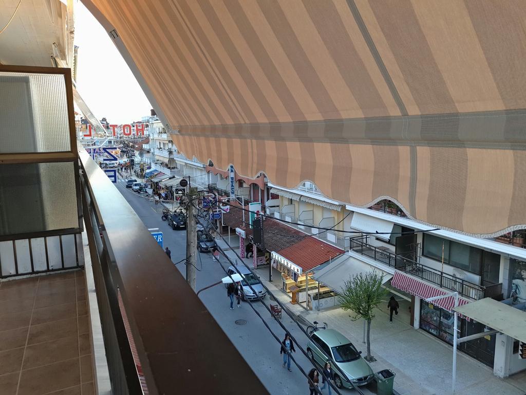 Just On The Paralía